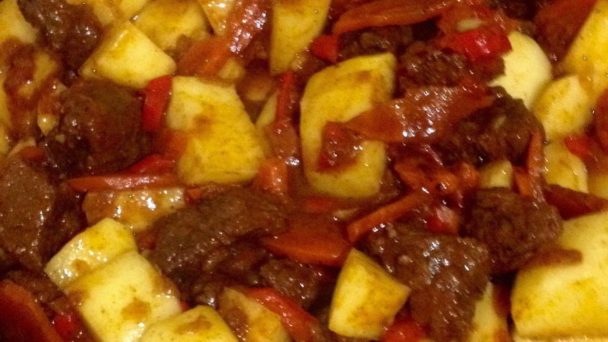 Рецепт гуляша из говядины с картофелем