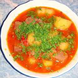 Рецепт Гуляша из говядины с картошкой, помидорами и сладким перцем