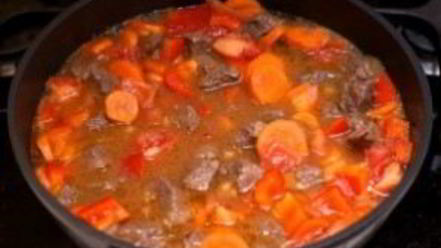 Рецепт гуляша из говядины с картошкой