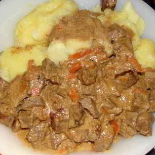 Рецепт Гуляша из говядины со сметаной