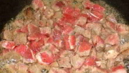 Рецепт гуляша из говядины со сметаной