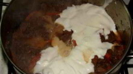 Рецепт гуляша из говядины со сметаной