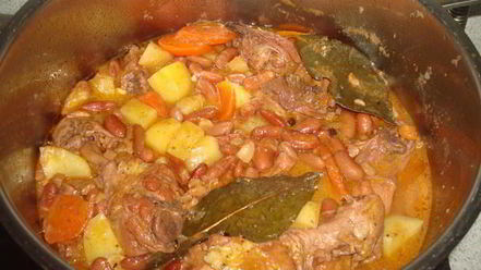 Рецепт гуляша из красной фасоли и курицы