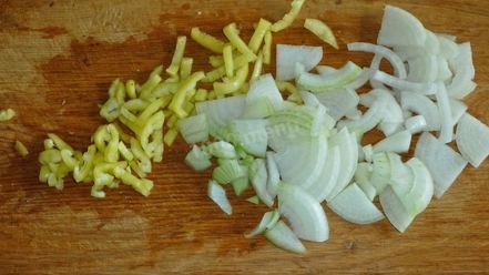 Рецепт гуляша из куриных желудков