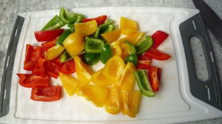 Рецепт гуляша из перца и жареных колбасок