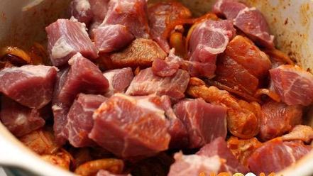 Рецепт гуляша из свинины с помидорами