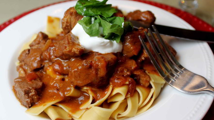 Рецепт гуляша с макаронами