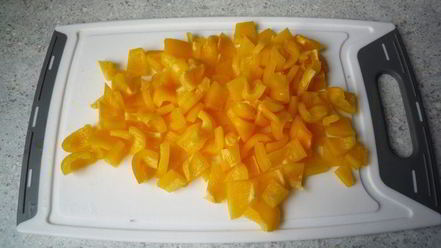 Рецепт гуляша с нежной куриной грудкой, сельдереем и перцем