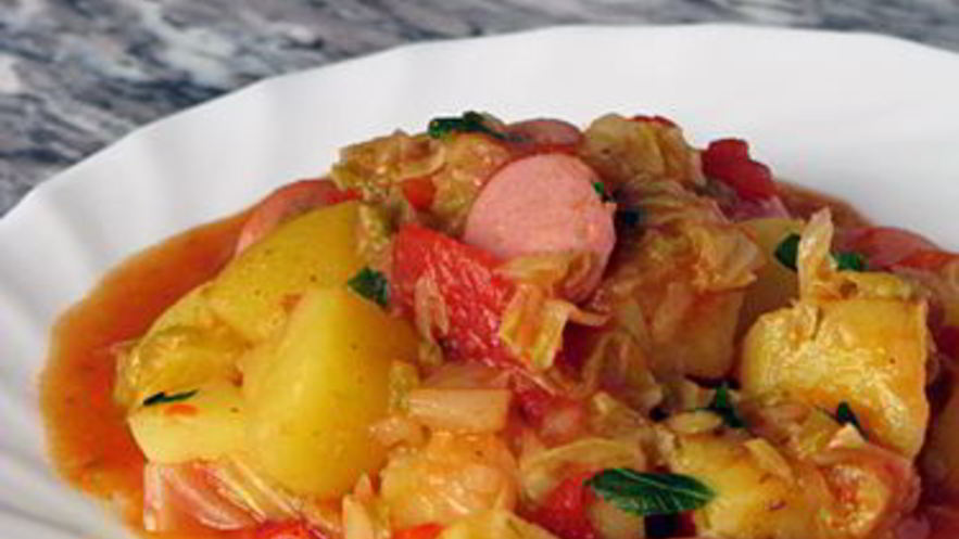 Рецепт картофельного гуляша с венскими сосисками