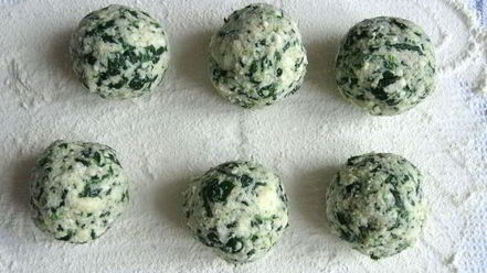 Рецепт клецек со шпинатом и сыром