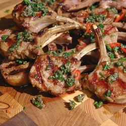 Рецепт Бараньих котлеток на косточке с запеченными овощами и соусом из петрушки