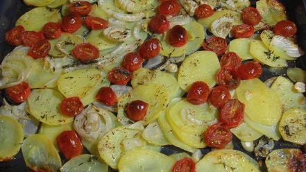 Рецепт бараньих котлеток на косточке с запеченными овощами и соусом из петрушки