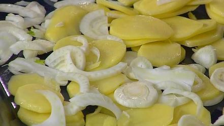 Рецепт бараньих котлеток на косточке с запеченными овощами и соусом из петрушки