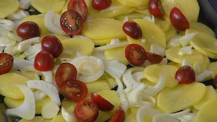 Рецепт бараньих котлеток на косточке с запеченными овощами и соусом из петрушки