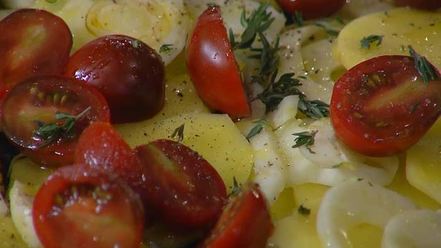 Рецепт бараньих котлеток на косточке с запеченными овощами и соусом из петрушки