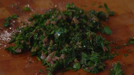 Рецепт бараньих котлеток на косточке с запеченными овощами и соусом из петрушки