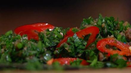 Рецепт бараньих котлеток на косточке с запеченными овощами и соусом из петрушки