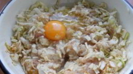 Рецепт котлет из куриного фарша с капустой, тушенные в томате