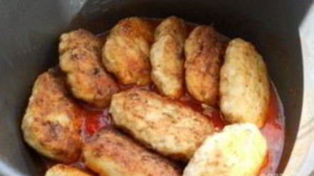 Рецепт котлет из куриного фарша с капустой, тушенные в томате