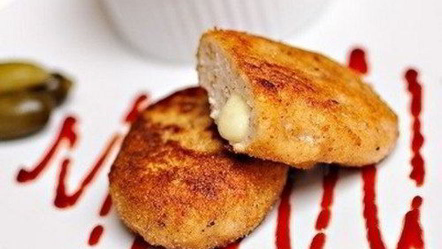 Рецепт котлет из куриной грудки с сырной начинкой