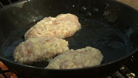 Рецепт котлет из сига с печеным картофелем