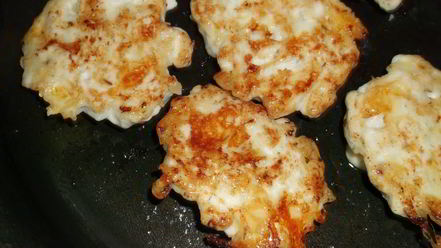 Рецепт куриных котлеток с сыром