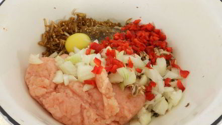 Рецепт куриных котлет с баклажанами, грибами и сладким перцем