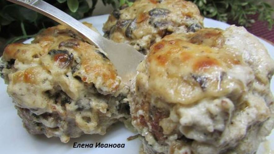 Рецепт мясных котлет под сметанным соусом