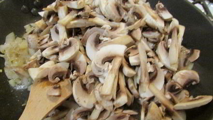 Рецепт мясных котлет под сметанным соусом