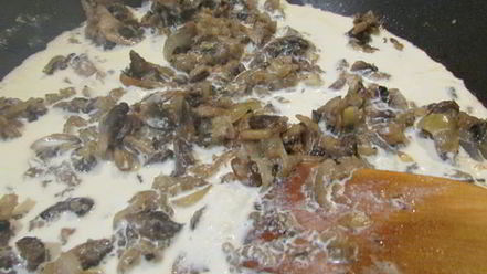 Рецепт мясных котлет под сметанным соусом