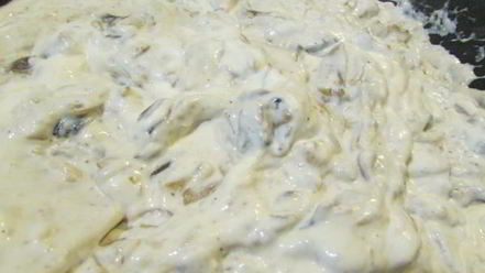 Рецепт мясных котлет под сметанным соусом