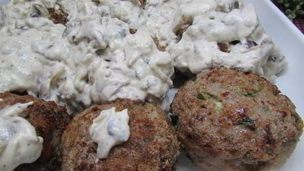 Рецепт мясных котлет под сметанным соусом