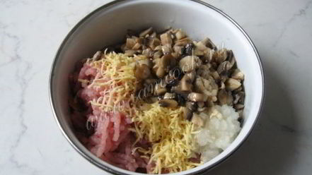 Рецепт рыбных котлет с сыром и грибами