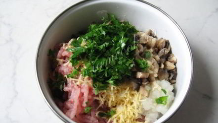 Рецепт рыбных котлет с сыром и грибами