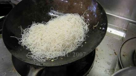 Рецепт лапши рисовой с овощами и креветками