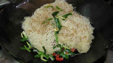 Рецепт лапши рисовой с овощами и креветками