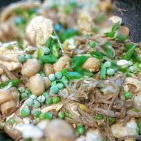 Лапша с курицей и овощами