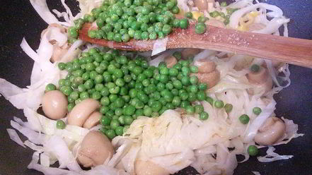 Рецепт лапши с курицей и овощами