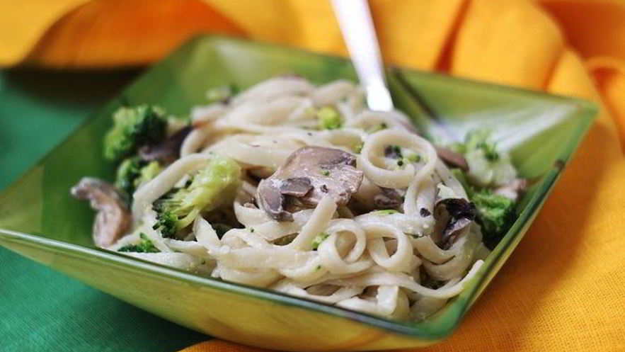 Рецепт лапши со сливочно-грибным соусом