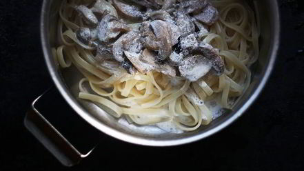 Рецепт лапши со сливочно-грибным соусом