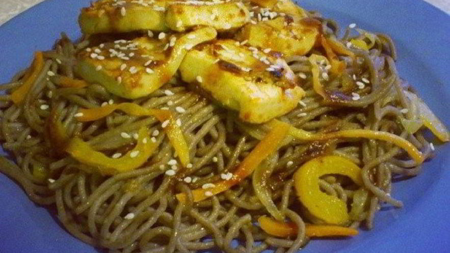 Рецепт лапши соба с овощами и сыром тофу под соусом терияки