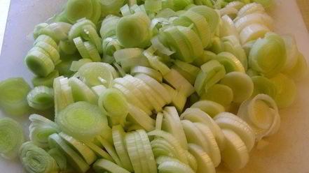 Рецепт лазаний с грибами, луком-пореем и сыром чеддер