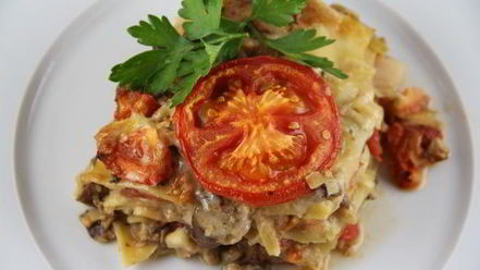 Рецепт лазаний с грибами, луком-пореем и сыром чеддер