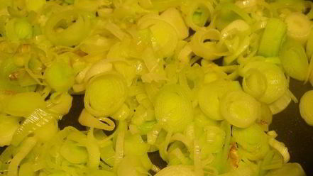 Рецепт лазаний с грибами, луком-пореем и сыром чеддер