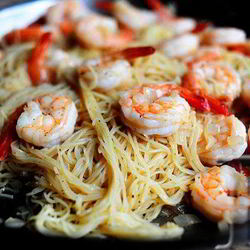 Рецепт Домашней пасты с креветками в чесночном соусе