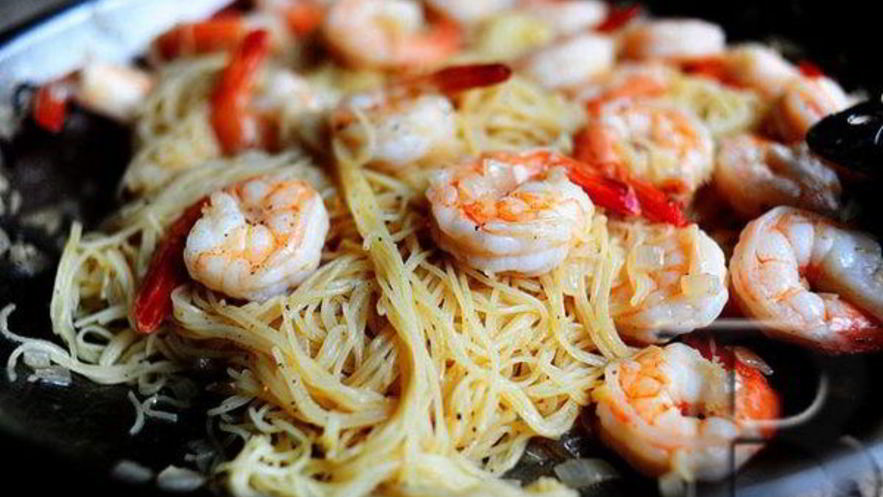 Рецепт домашней пасты с креветками в чесночном соусе
