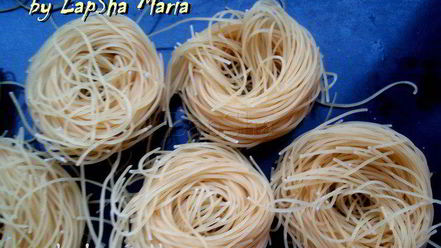 Рецепт гнезд из спагетти с куриным филе