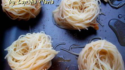 Рецепт гнезд из спагетти с куриным филе