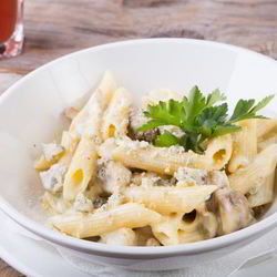 Рецепт Макарон с курицей, медом и соевым соусом