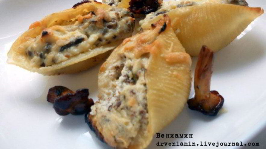 Рецепт пасты ракушки с лисичками, фетой и розмарином